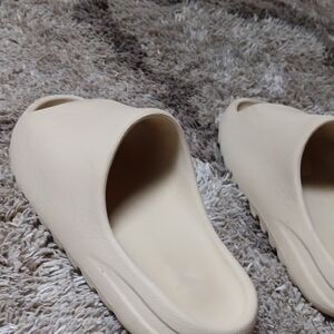 Yeezy Slide Bone Size 10